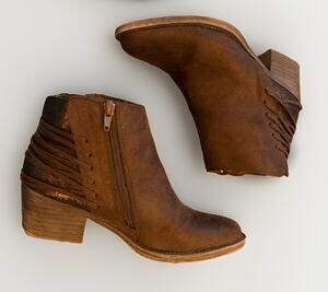 Volatile Valence Western Ankle Boots Women’s US 7 Brown Gold Flocked Sole Cowboy